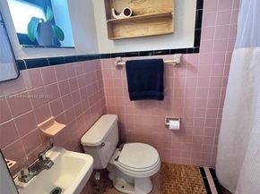 722 SW 10th St, Hallandale Beach FL 33009