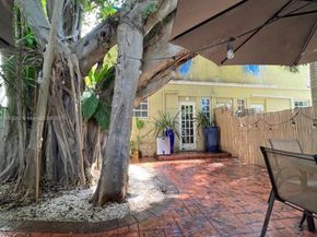 439 15th St 16, Miami Beach FL 33139