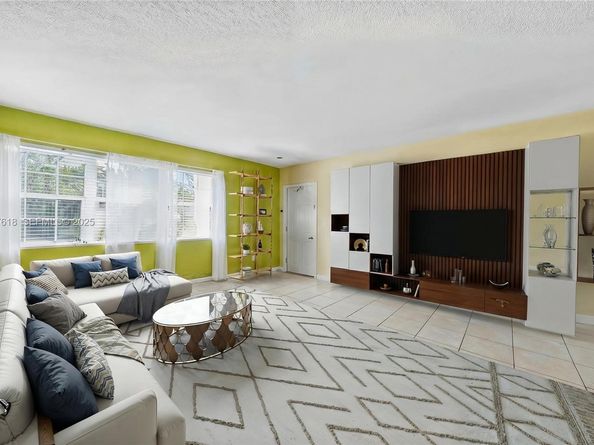 221 SE 9th Ave 202, Pompano Beach FL 33060