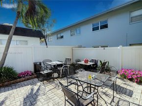 221 SE 9th Ave 202, Pompano Beach FL 33060