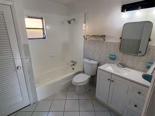 971 E 18th St, Hialeah FL 33013