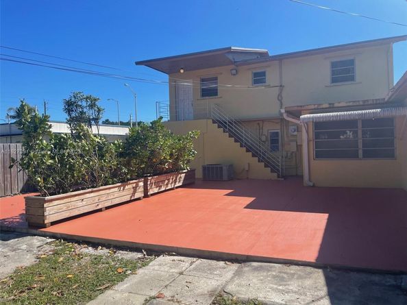 971 E 18th St, Hialeah FL 33013