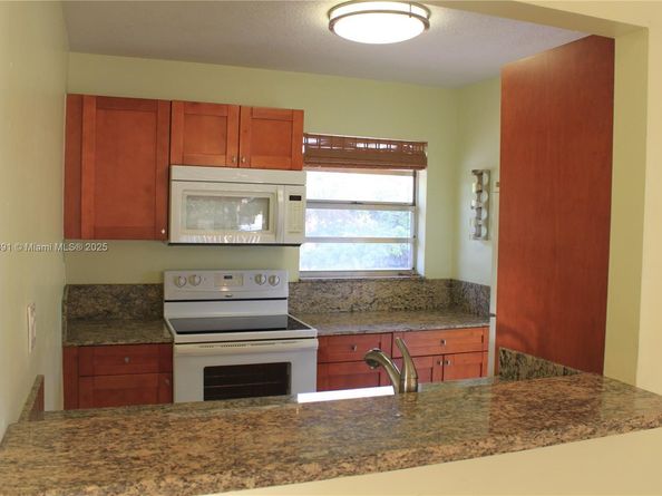 971 E 18th St, Hialeah FL 33013