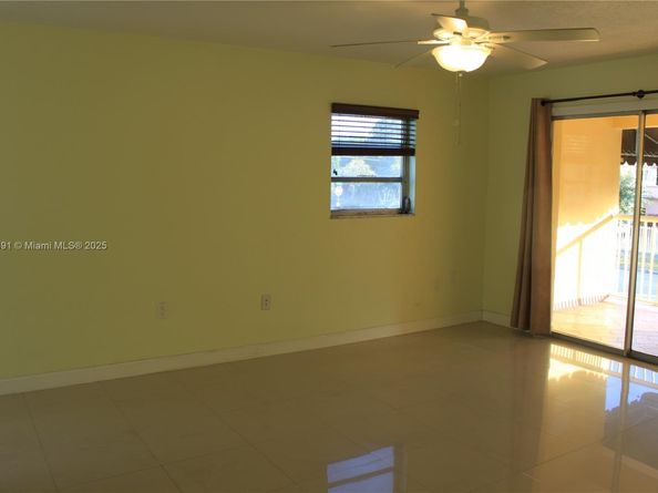 971 E 18th St, Hialeah FL 33013
