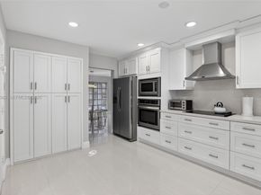 7141 SW 7th St, Plantation FL 33317