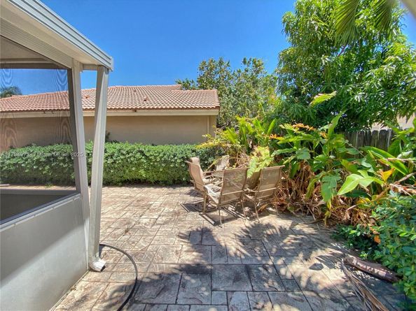 16766 SW 90th St, Miami FL 33196