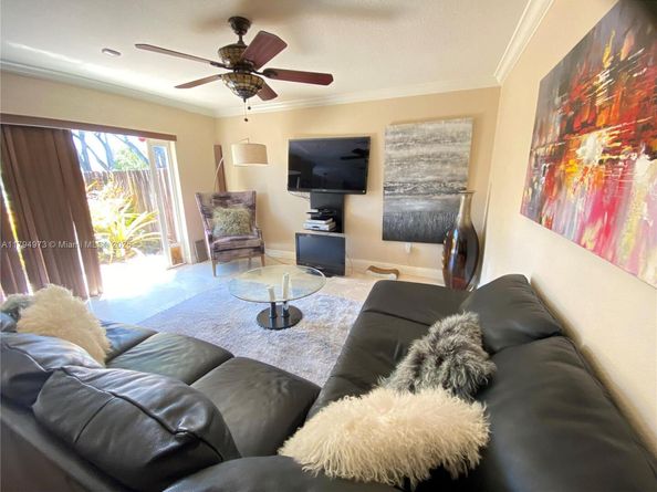 16766 SW 90th St, Miami FL 33196
