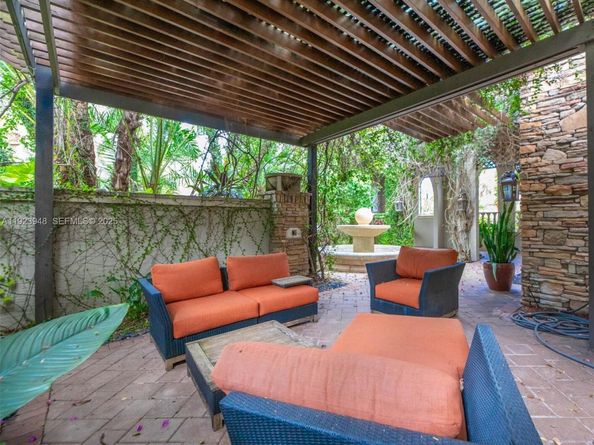 16740 Berkshire Ct, Southwest Ranches FL 33331