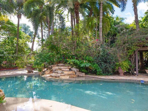 16740 Berkshire Ct, Southwest Ranches FL 33331