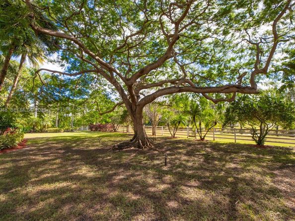 16740 Berkshire Ct, Southwest Ranches FL 33331