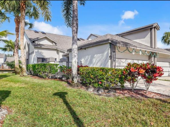 802 Landings Blvd, Green Acres FL 33413