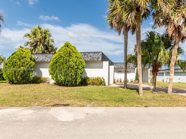 5715 Bayberry Ln, Tamarac FL 33319