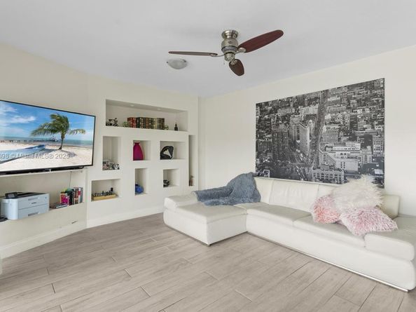 5715 Bayberry Ln, Tamarac FL 33319