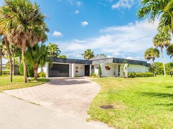5715 Bayberry Ln
