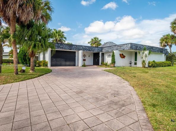 5715 Bayberry Ln, Tamarac FL 33319