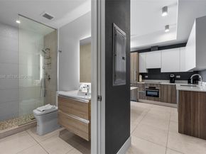 239 SW 9th St 2102, Miami FL 33130