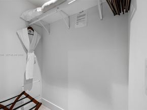 239 SW 9th St 2102, Miami FL 33130