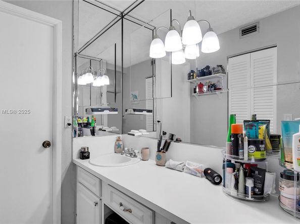 7850 Byron Ave 1004, Miami Beach FL 33141