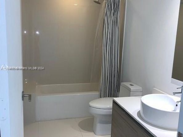 121 NE 34th St 1214, Miami FL 33137