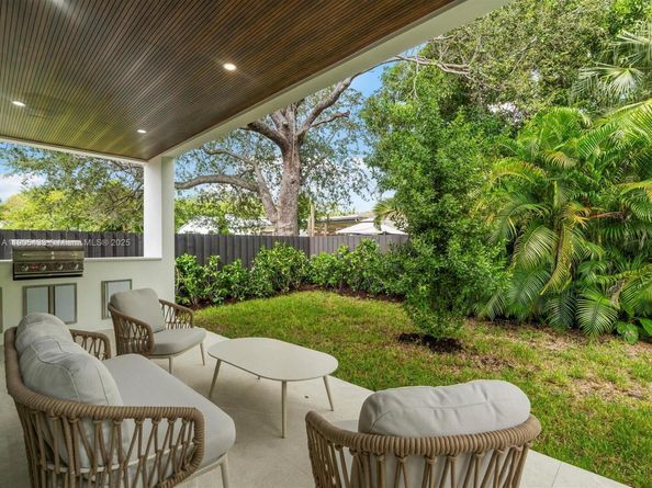 1259 SW 20th St, Miami FL 33145