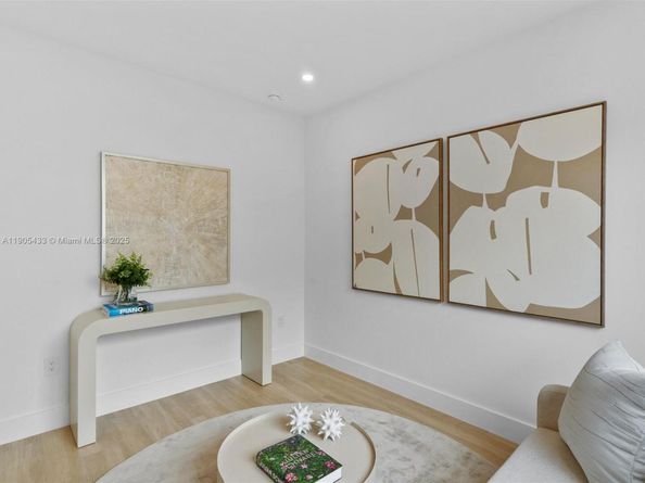 1259 SW 20th St, Miami FL 33145