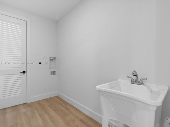 1259 SW 20th St, Miami FL 33145