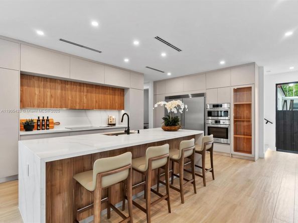 1259 SW 20th St, Miami FL 33145