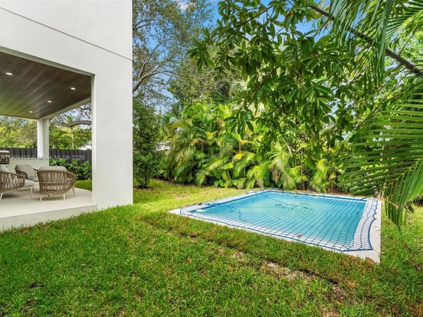 1259 SW 20th St, Miami FL 33145