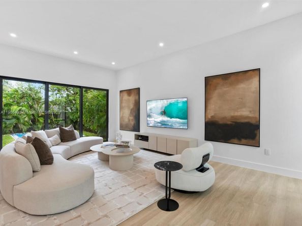 1259 SW 20th St, Miami FL 33145