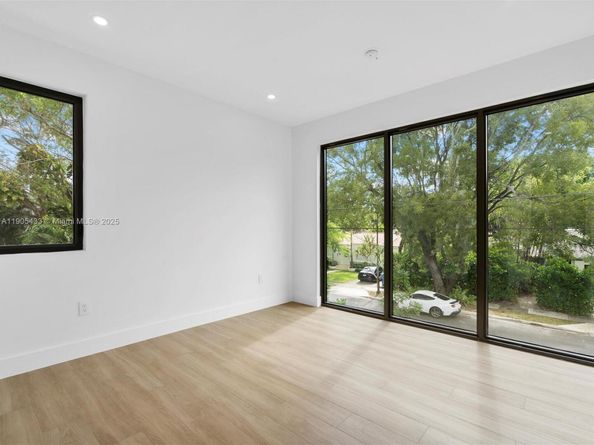 1259 SW 20th St, Miami FL 33145