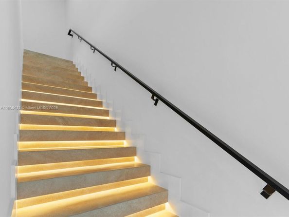 1259 SW 20th St, Miami FL 33145