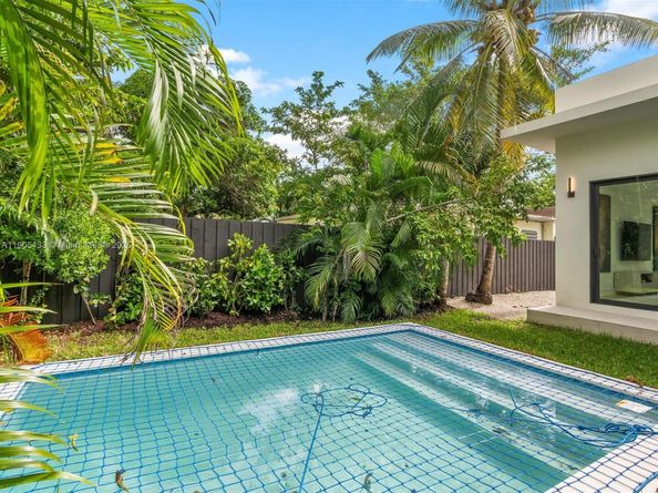 1259 SW 20th St, Miami FL 33145