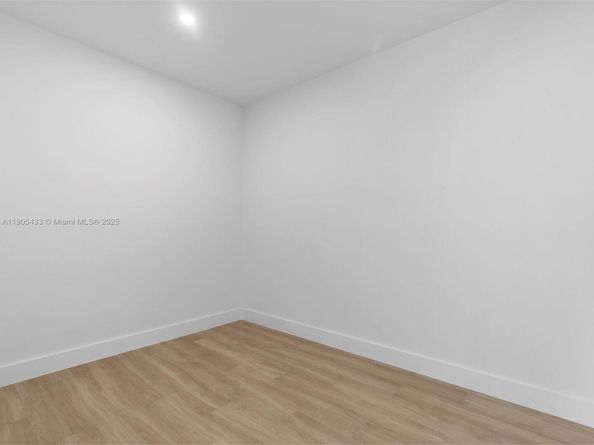 1259 SW 20th St, Miami FL 33145