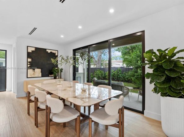 1259 SW 20th St, Miami FL 33145