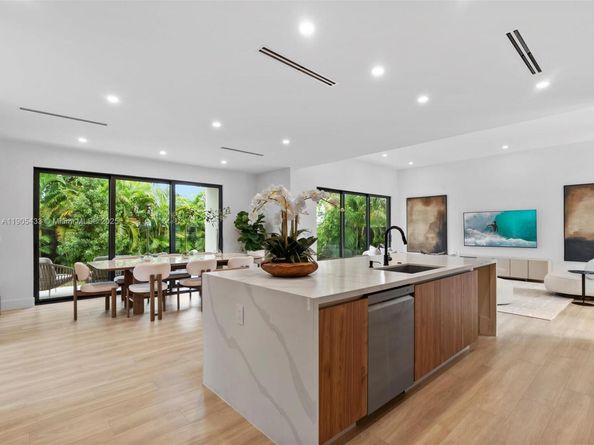 1259 SW 20th St, Miami FL 33145