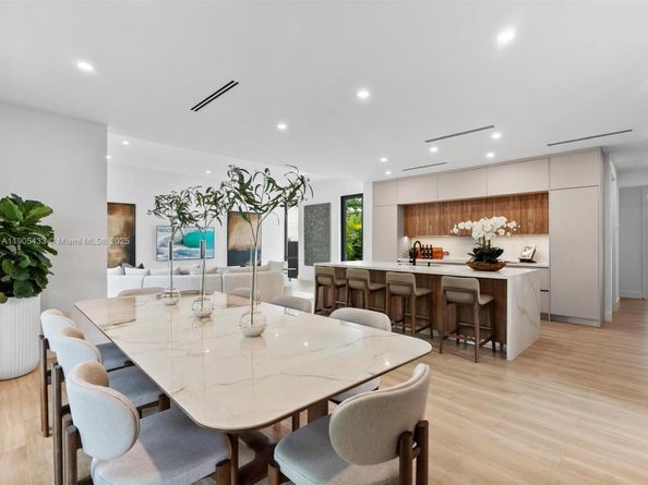 1259 SW 20th St, Miami FL 33145