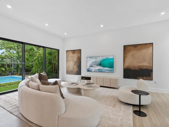 1259 SW 20th St, Miami FL 33145