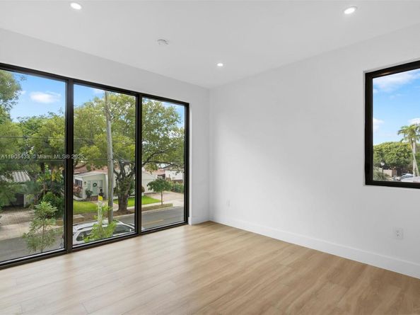 1259 SW 20th St, Miami FL 33145