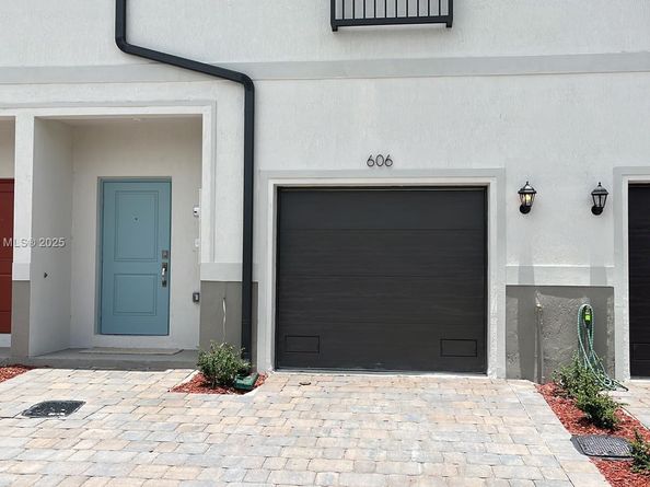 606 12 st, Homestead FL 33034