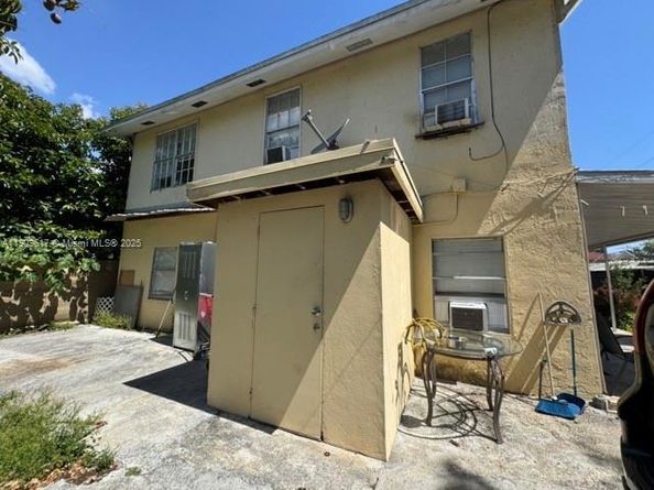 Undisclosed Address #A11909617, Miami FL 33142