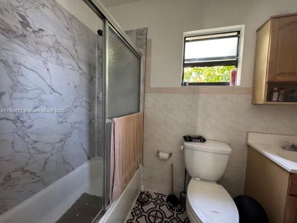 Undisclosed Address #A11909617, Miami FL 33142