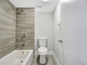 380 Racquet Club Rd 105, Weston FL 33326