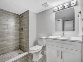 380 Racquet Club Rd 105, Weston FL 33326