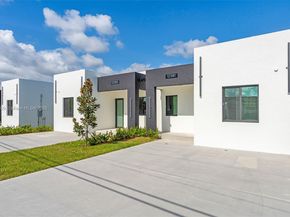 12381 SW 220th St, Miami FL 33170