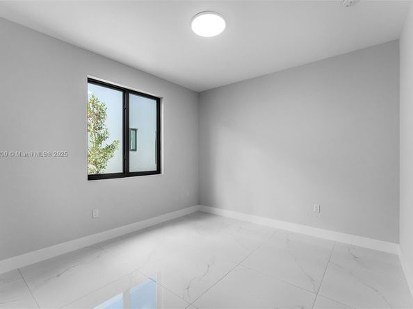 12381 SW 220th St, Miami FL 33170