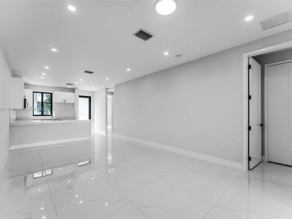 12381 SW 220th St, Miami FL 33170