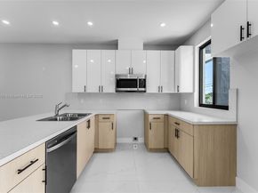 12381 SW 220th St, Miami FL 33170