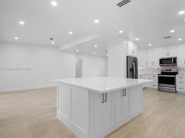 1617 Washington St, Hollywood FL 33020