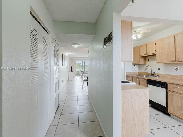 3110 N Pine Island Rd 409, Sunrise FL 33351