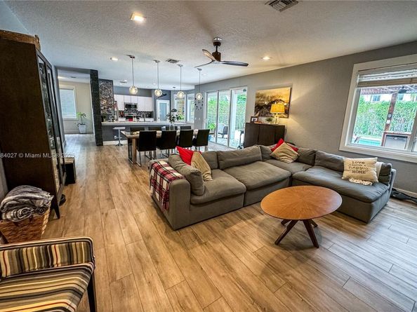 857 Vanda Ter, Weston FL 33327